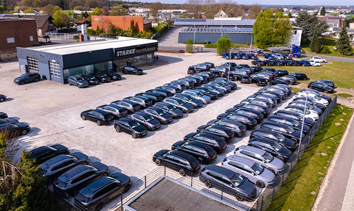 Der Standort STARKE Wallenhorst mit vielen Fahrzeugen.