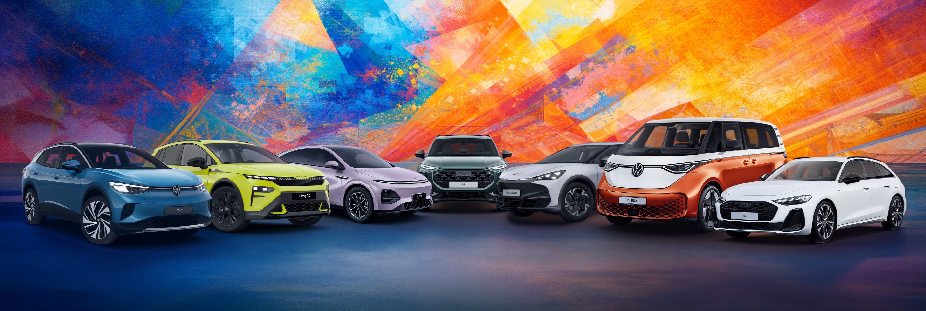 Auf dem Foto ist ein bunter Hintergrund mit je einem Modell der Marken Volkswagen, Volkswagen Nutzfahreuge, Skoda, XPENG, CUPRA und Audi.
